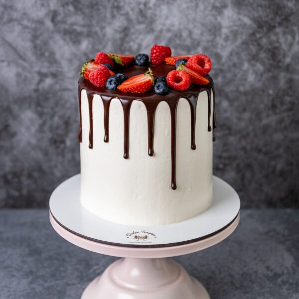 Drip Cake con Frutos Rojos