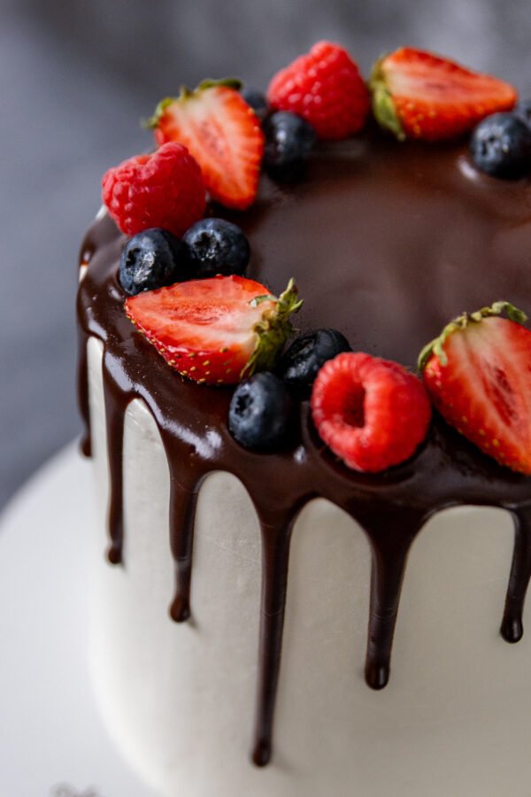 Drip Cake con Frutos Rojos - Imagen 3
