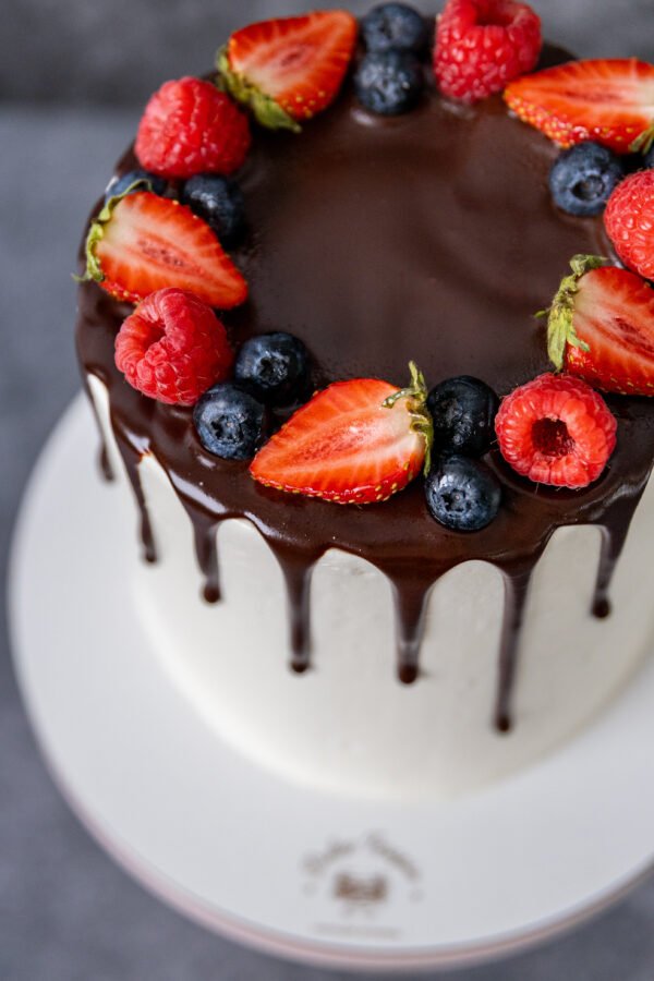 Drip Cake con Frutos Rojos - Imagen 5