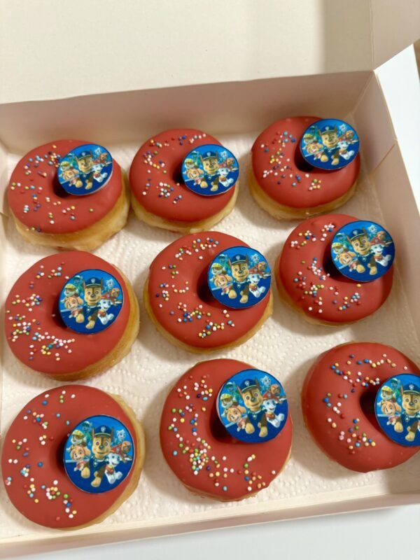 Donuts bañados en chocolate con decoración 2D (min. 6 unid.) - Imagen 3